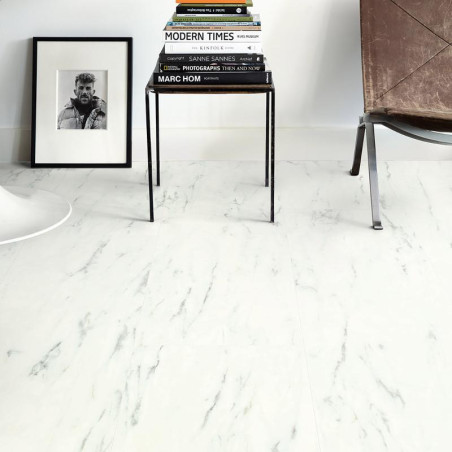 Lame PVC clipsable "Marbre de Carrare AMCL40136" - Livyn Ambient Click QUICK STEP (résistant)