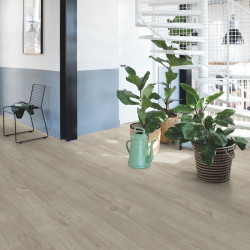 Lame PVC clipsable "Chêne coton gris chaleureux PUCL40105" - Livyn Pulse Click QUICK STEP (résistant)