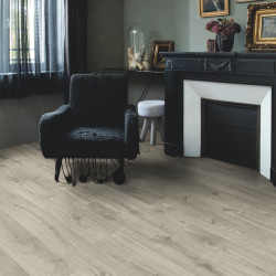 Lame PVC clipsable "Chêne automne gris chaleureux PUCL40089" - Livyn Pulse Click QUICK STEP (résistant)
