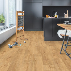 Lame PVC clipsable "Chêne automne miel PUCL40088" - Livyn Pulse Click QUICK STEP (résistant)