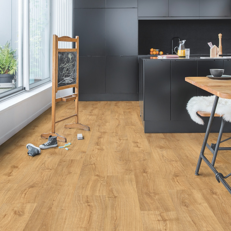 Lame PVC clipsable "Chêne automne miel PUCL40088" - Livyn Pulse Click QUICK STEP (résistant)