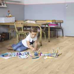 Lame PVC clipsable "Chêne automne naturel clair PUCL40087" - Livyn Pulse Click QUICK STEP (résistant)