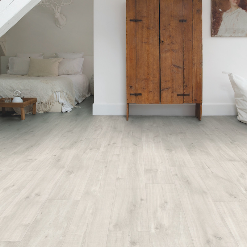 Lame PVC clipsable "Chêne canyon clair avec traits de scie BACL40128" - Livyn Balance Click QUICK STEP (résistant)