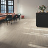 QUICK STEP - Lame PVC clipsable avec quatre chanfreins - Livyn Balance Click - chêne velours beige.
