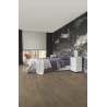 QUICK STEP - Lame PVC clipsable avec quatre chanfreins - Livyn Balance Click - chêne velours marron.