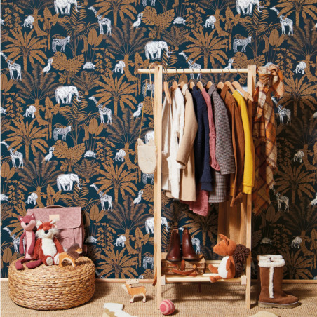 Papier peint à motif JUNGLE TRIP bleu nuit et camel OUP101956915 - OUR PLANET - Caselio