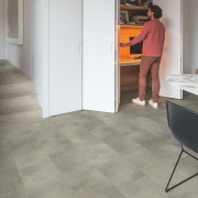 Lame PVC clipsable "Roche gris béton AVST40234" - Alpha Vinyl Tiles QUICK STEP