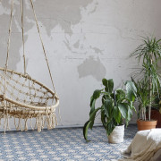 Sol PVC - Alma Peps - carreaux de ciment fleur bleu, gris blanc - Booster - GERFLOR - rouleau 2M