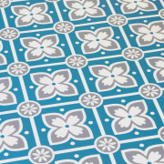 Sol PVC - Alma Peps - carreaux de ciment fleur bleu, gris blanc - Booster - GERFLOR - rouleau 2M