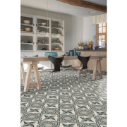 Sol PVC - Lucia 574 - Carreaux de ciment bleu noir écru - Bingo Stone - IVC - rouleau 4M