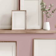 Papier peint vinyle sur intissé Trompe l'œil étagères bois et cadres rose - Illusion - Ugépa - M89203