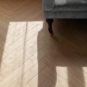 Sol Stratifié - Bâton rompu chevron - Charme Light Natural - 62002720 - Chateau+ - BERRY ALLOC