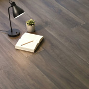 Sol PVC - Cartier 549 parquet chêne foncé - Bingo - Essential - IVC - rouleau 2M