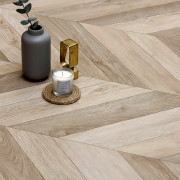 Sol PVC - Pamera 537 parquet chevron Pointe de Hongrie chêne miel - Loft - IVC - rouleau 4M