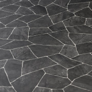 Sol PVC - Néro 579 - Dalle opus incertum gris anthracite et blanc - Bingo - Essential - IVC - rouleau 3M