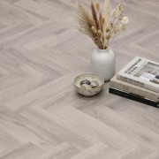 Sol PVC - Giuliano 582 - Parquet Chevron chêne gris - Superior Comfytex par IVC - rouleau 4M