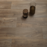 Sol PVC - Calais 596 Parquet chêne foncé - Essential - Vigan - IVC - rouleau 4M