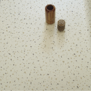 Sol PVC - Marmette T32 - Terrazzo beige et gris - Bingo Stone - IVC - rouleau 4M