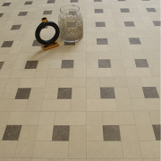 Sol PVC - ATRIA 583 - Carrelage cabochon noir - Bingo - Essential - IVC - rouleau 3M