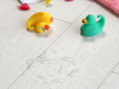Quel sol 100% waterproof choisir pour votre salle de bain ?